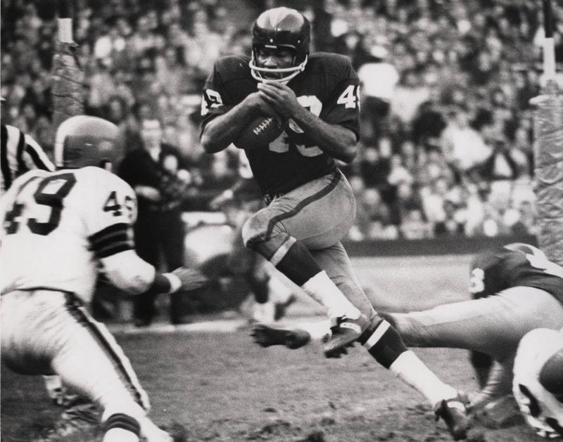 Bobby Mitchell, Redskins' first black player, endured more than his share of discrimination