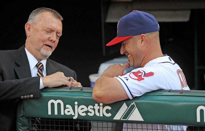 all of Fame inductee Bert Blyleven (left) shows Cleveland Indians manager Manny Acta (right) his Hall of Fame ring