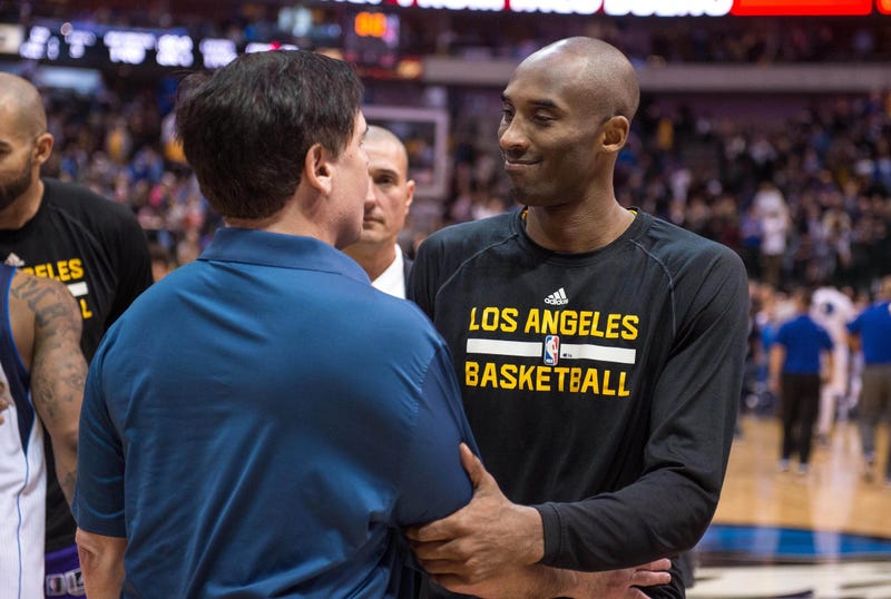  Kobe Bryant, Dallas Mavericks owner Mark Cuban