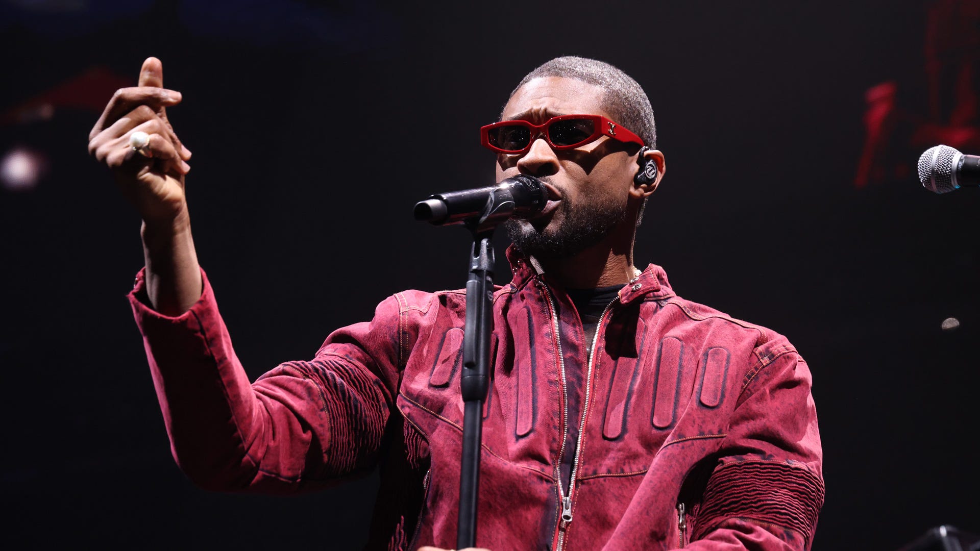 Usher promises a Super Bowl Halftime Show that's '30 years in the making'
