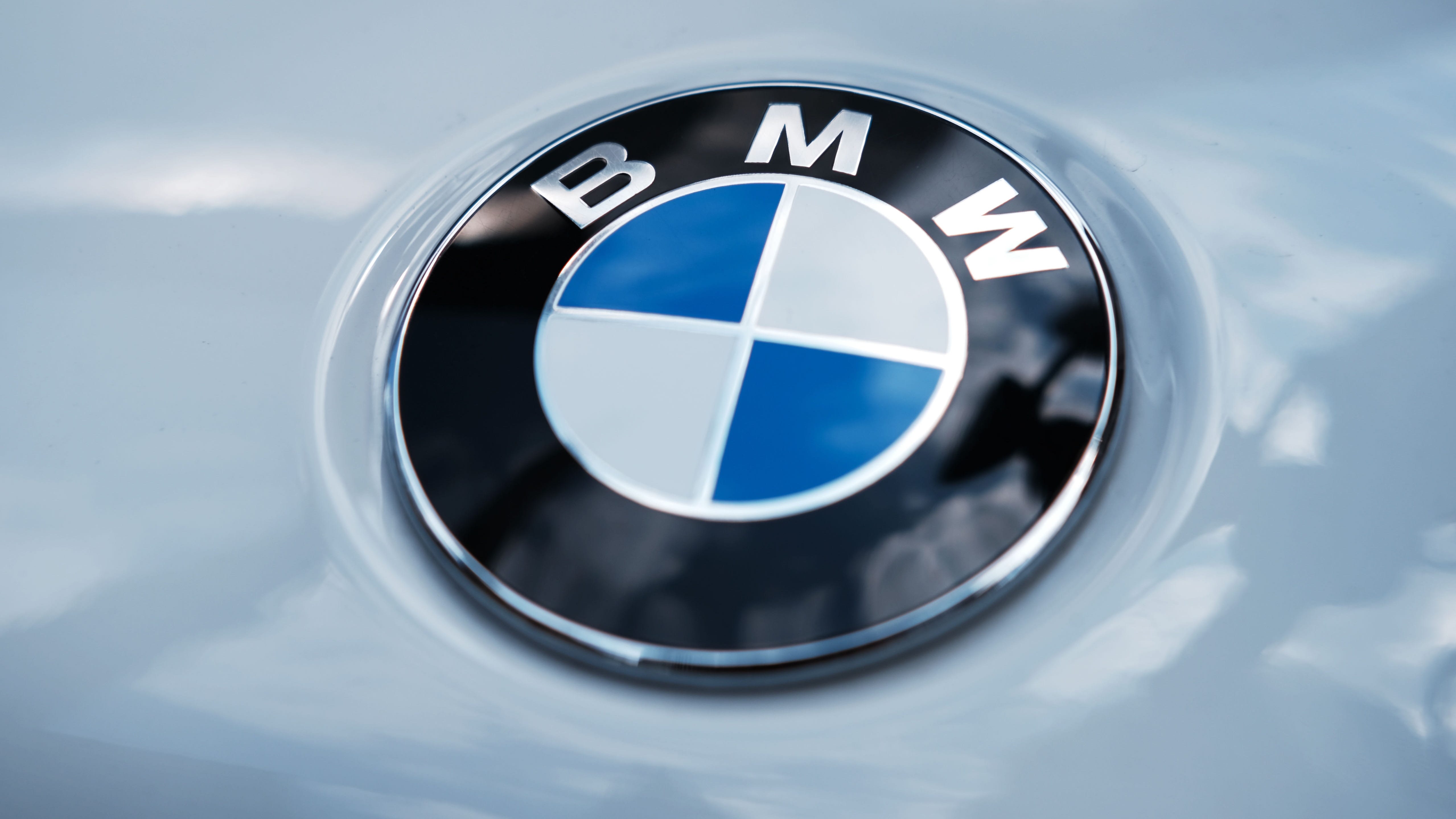 More than a dozen luxury vehicles stolen in western suburbs