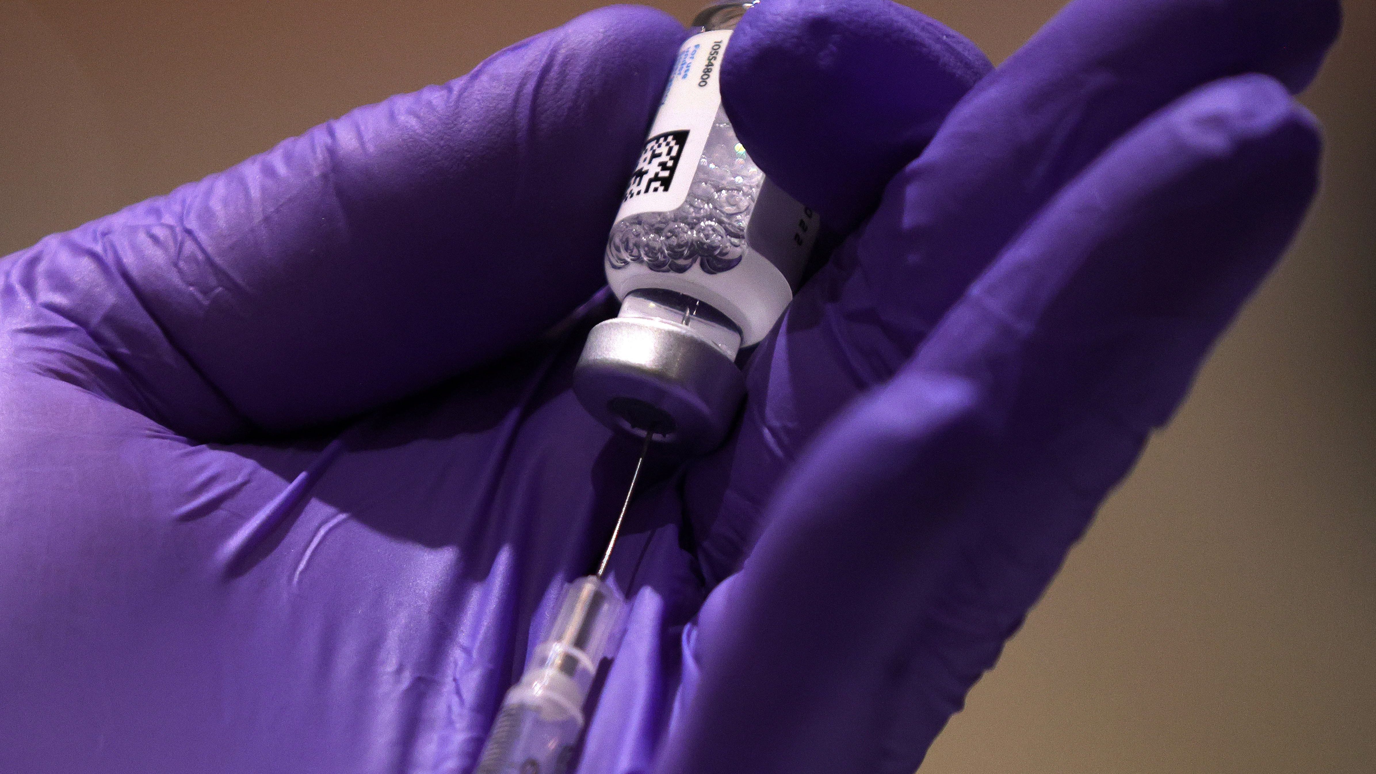 Chicago to widen vaccine eligibility on March 29 with Phase 1C