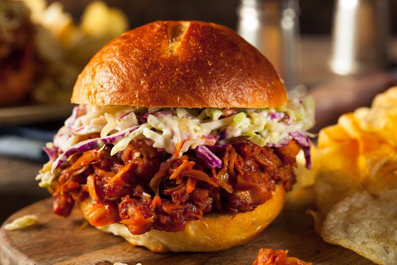 sandwich in the style of pulled pork but vegan