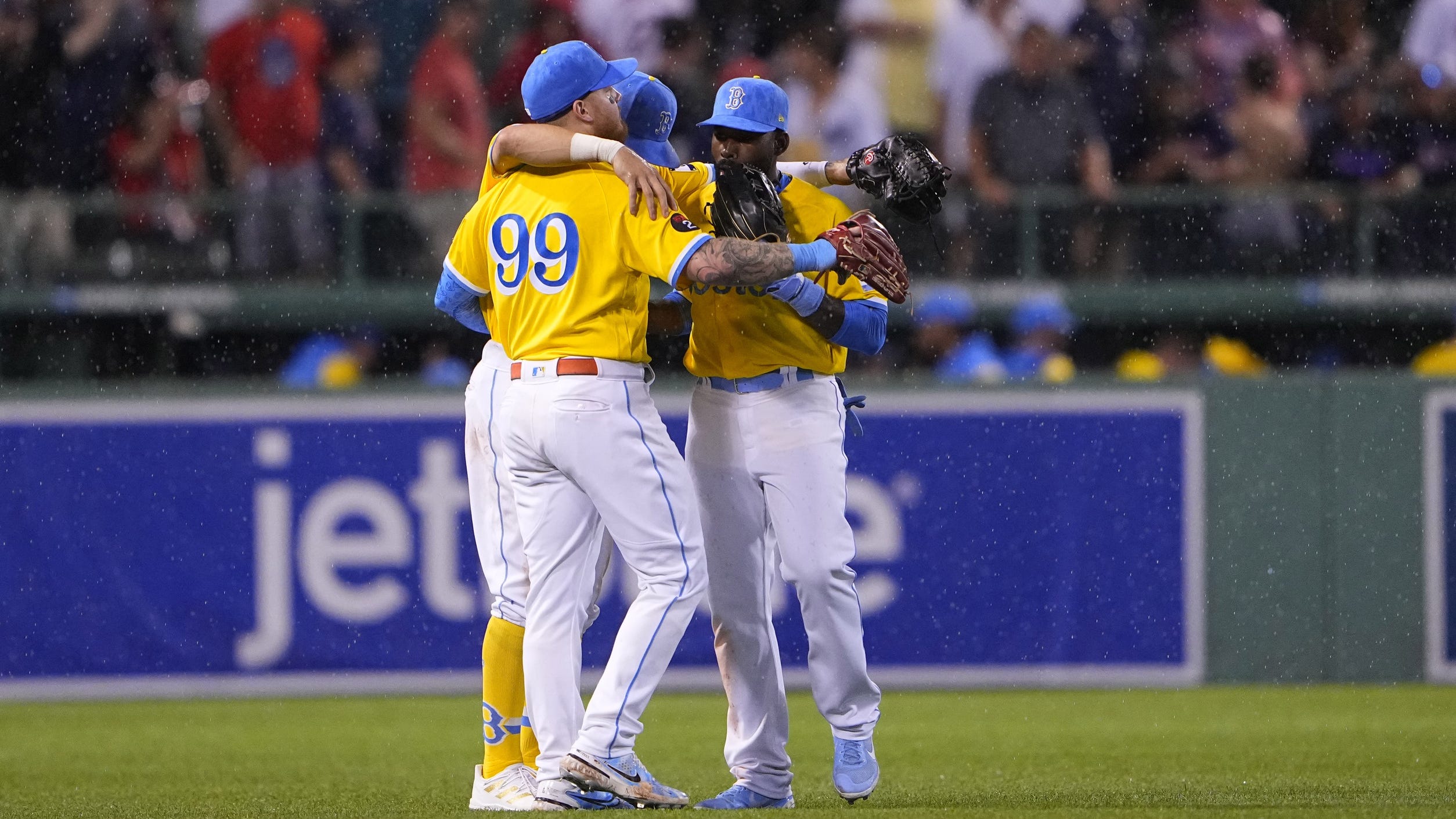 Red Sox fend off trade deadline chaos for another day