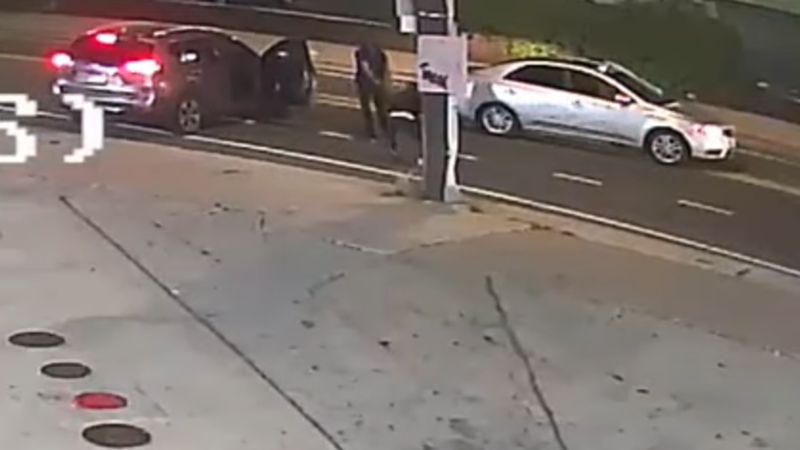 Video: Suspects rob driver at gunpoint after crashing into his car