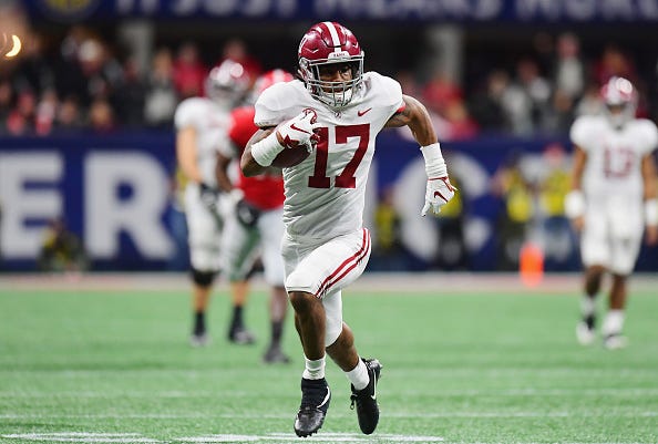 Jaylen Waddle breaks free in the open field