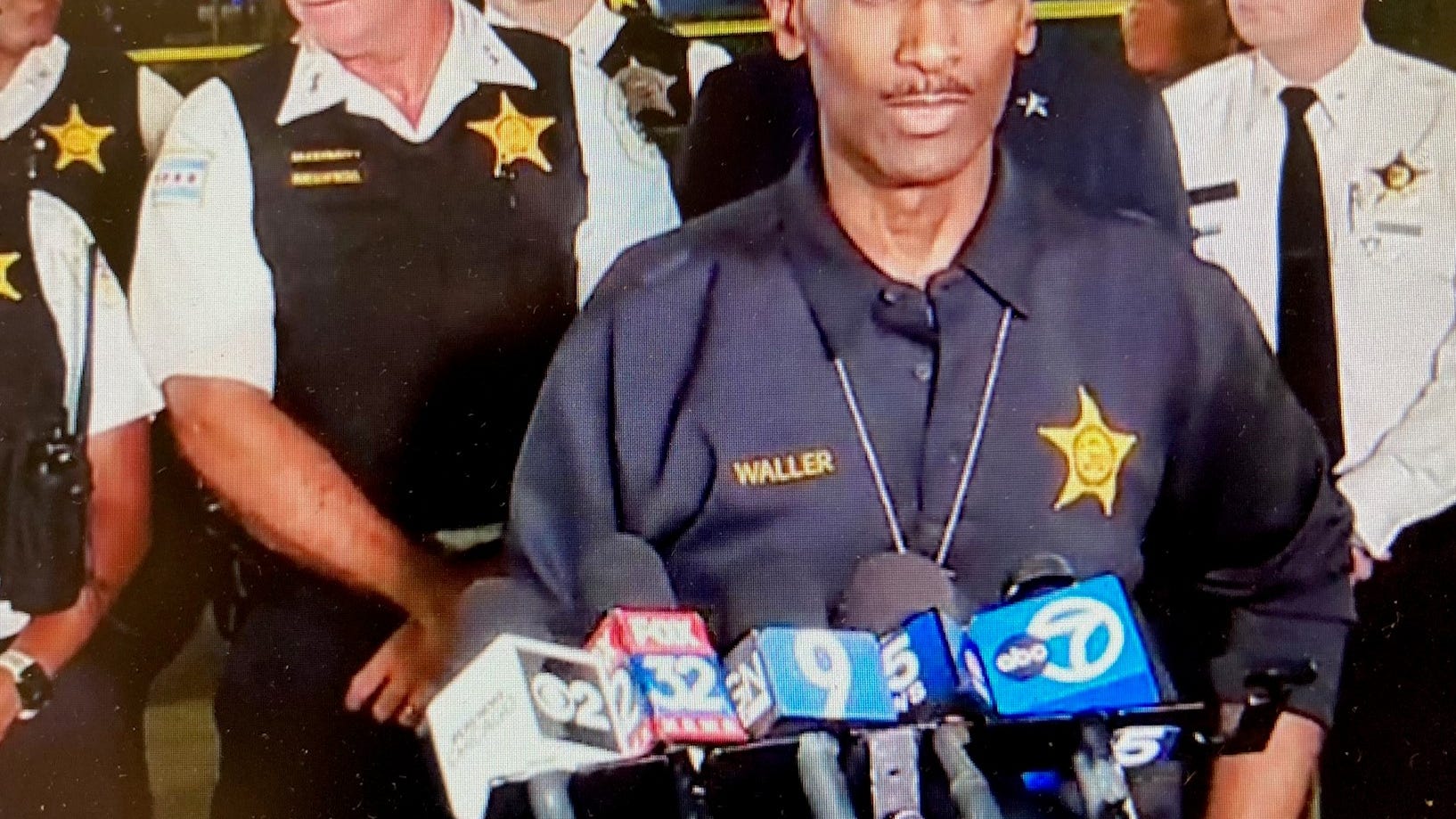 Man critically injured in struggle with police over weapon in Morgan Park: CPD