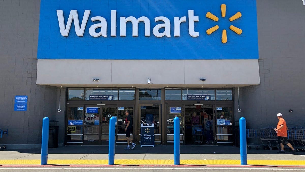 Chicago Mayor Pleads With Walmart, Other Retailers to Not Abandon City