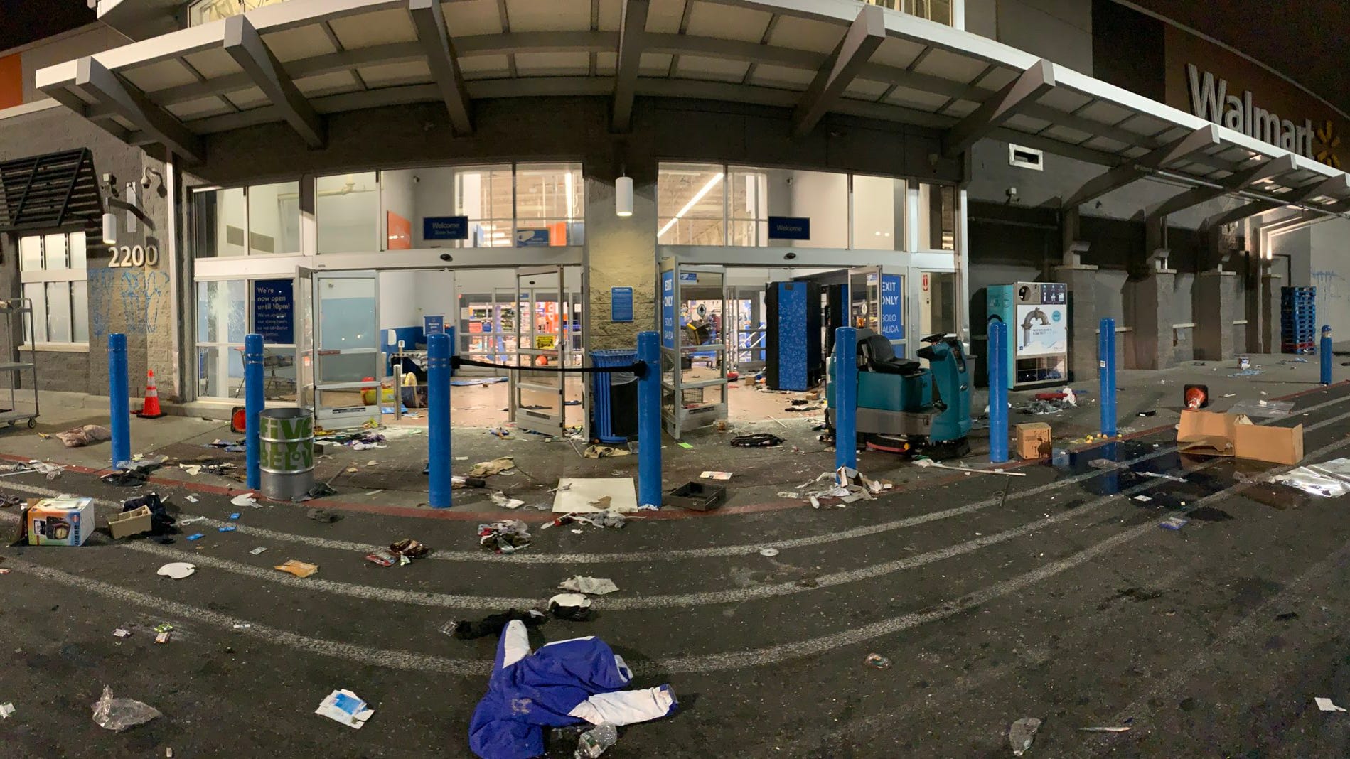 Looters rage in Port Richmond as protesters, police clash in West Philadelphia