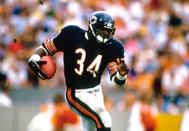 Walter Payton rushes for the Bears.