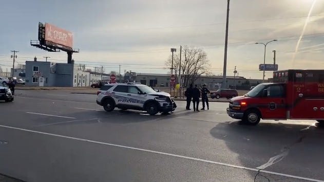 Detroit Police vehicle involved in crash while moving prisoners from Macomb County Jail; 4 injured