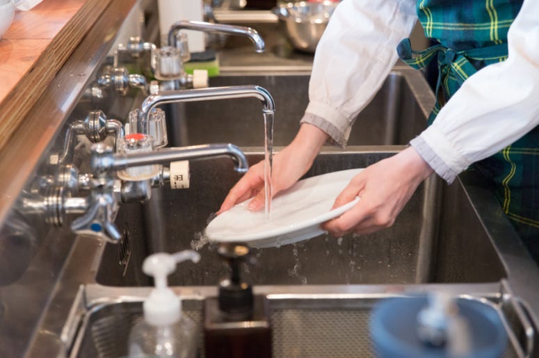 Washing_Dishes