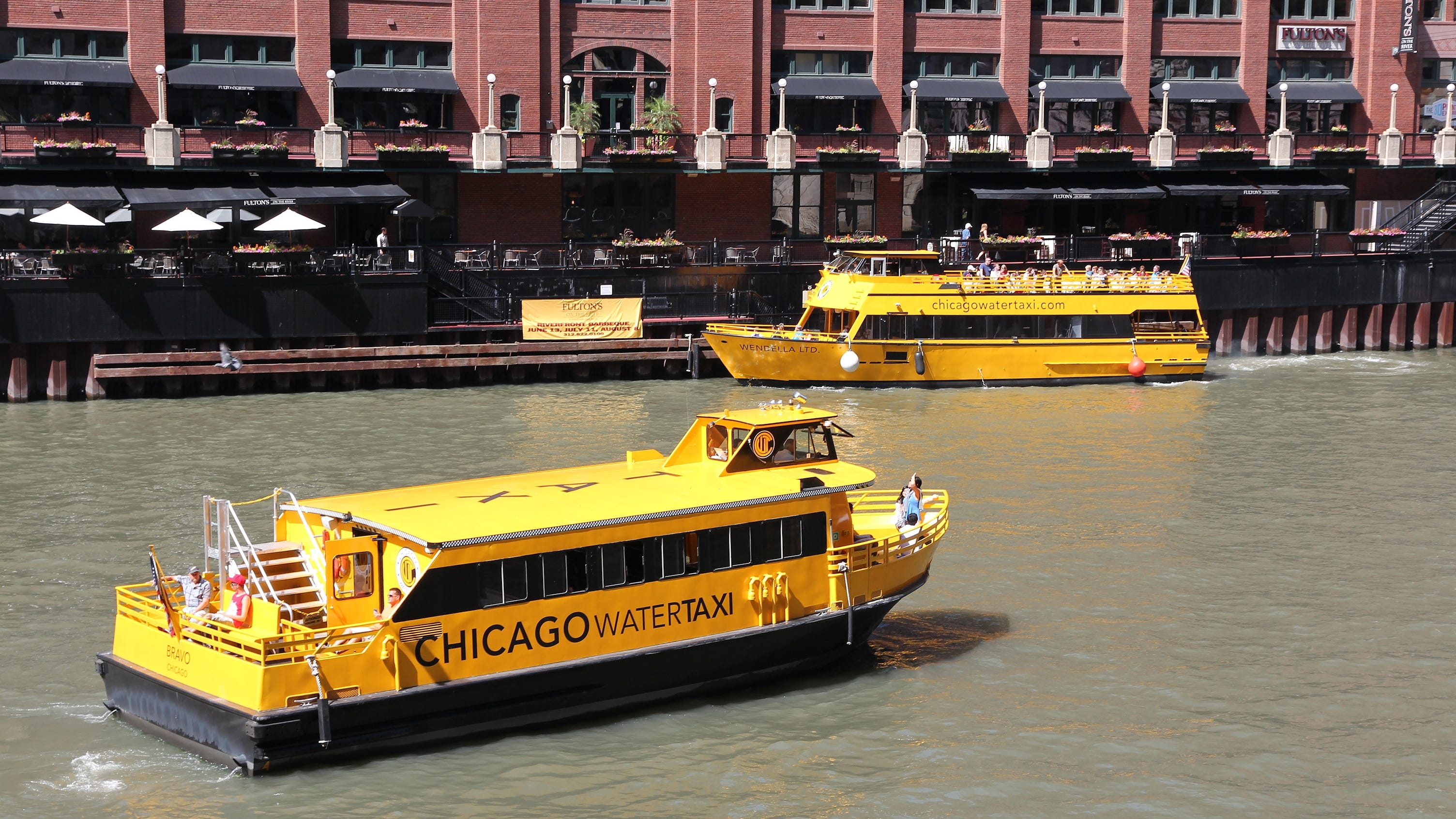 Water Taxi services along Chicago River available only on weekends for now