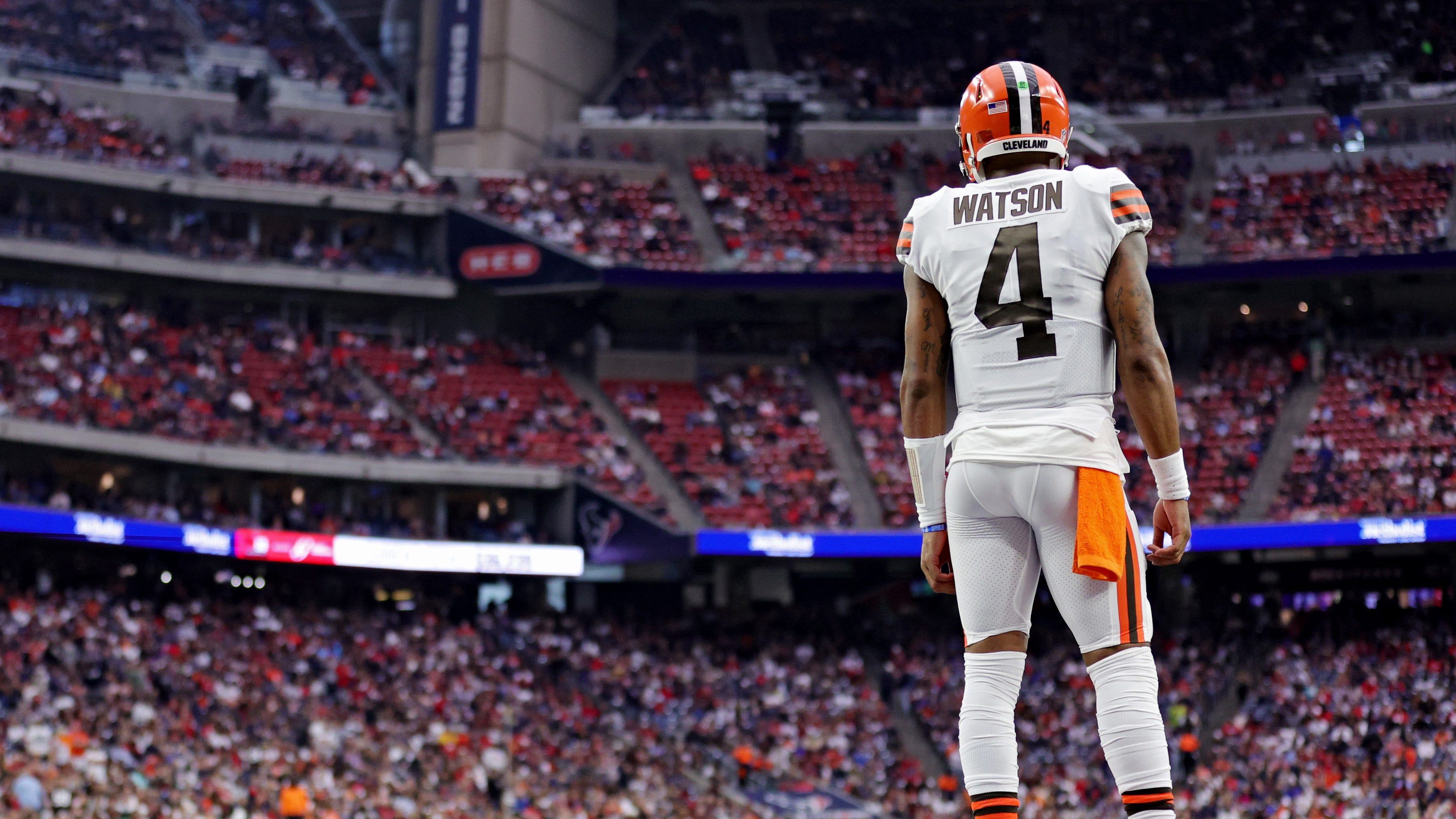 Deshaun Watson booed heavily in first game back from suspension, vs. Texans