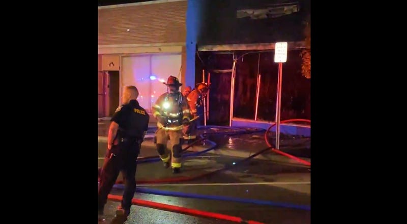 scene of fire at a store in Oak Park