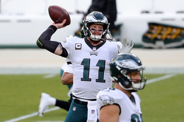 Carson Wentz warms up before an Eagles game. 