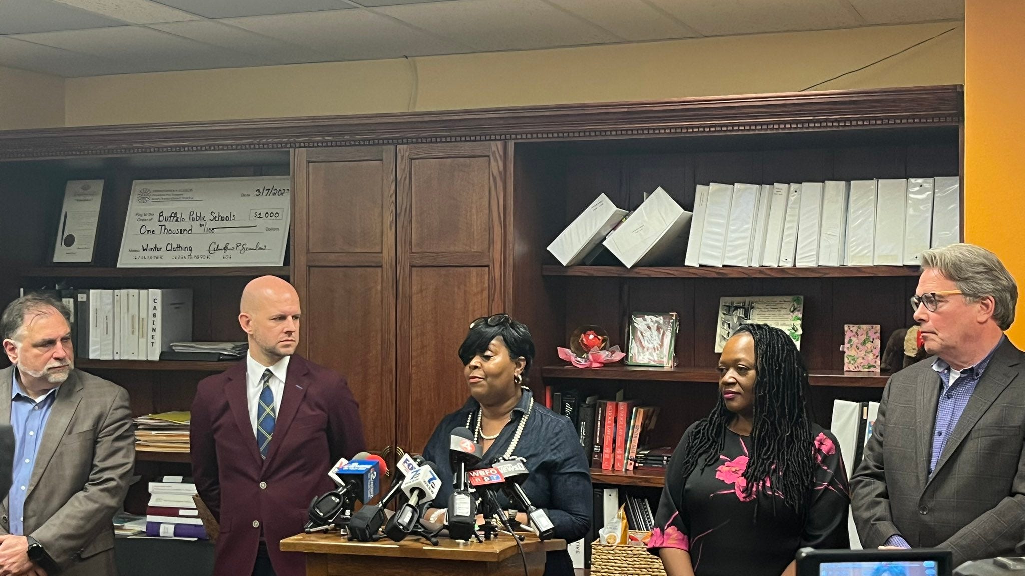 As Buffalo Teachers take 'no confidence' vote in contract dispute, superintendent calls action 'premature'