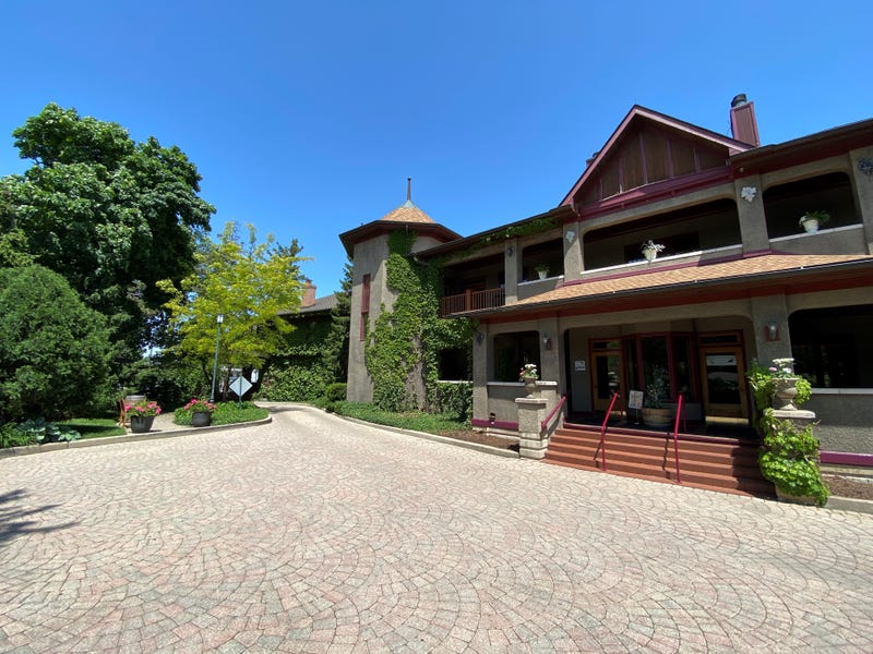 exterior of Lynfred Winery