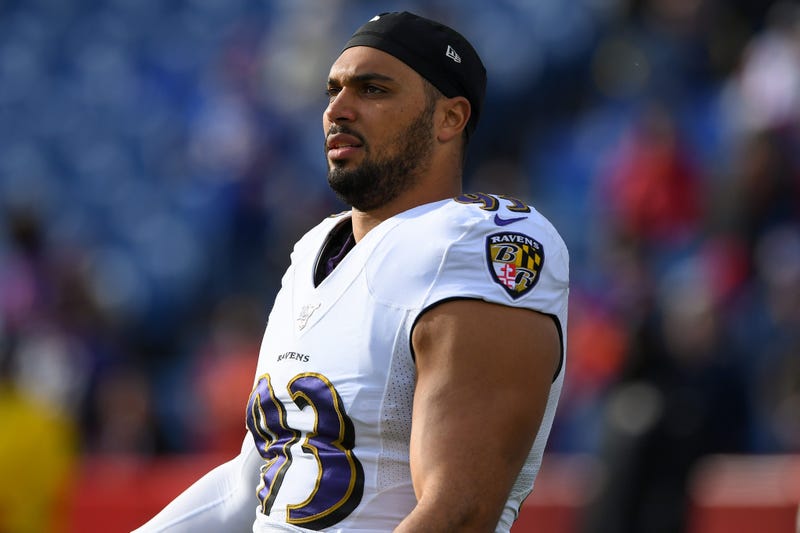 Ravens DT Chris Wormley prepares in pregame warmups.