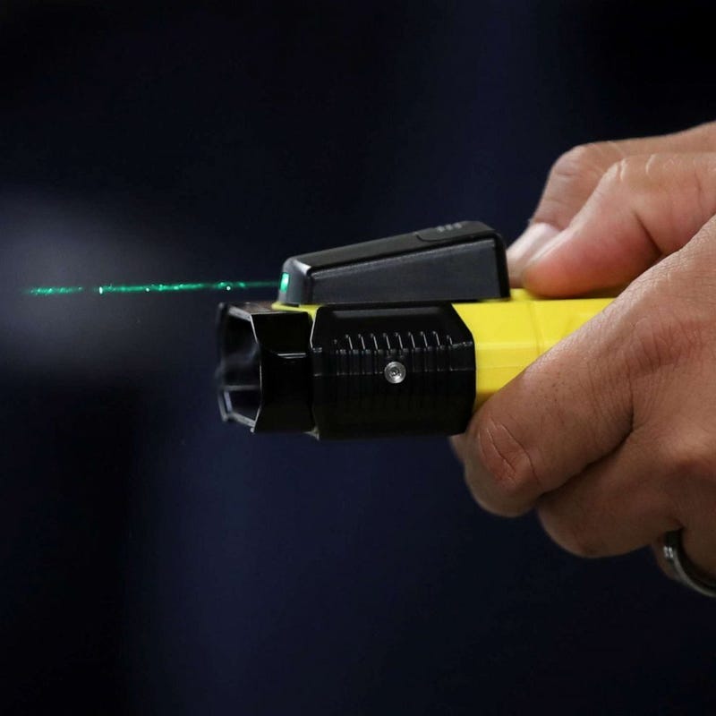 A green laser line allows the user to accurately aim the Bola Wrap.