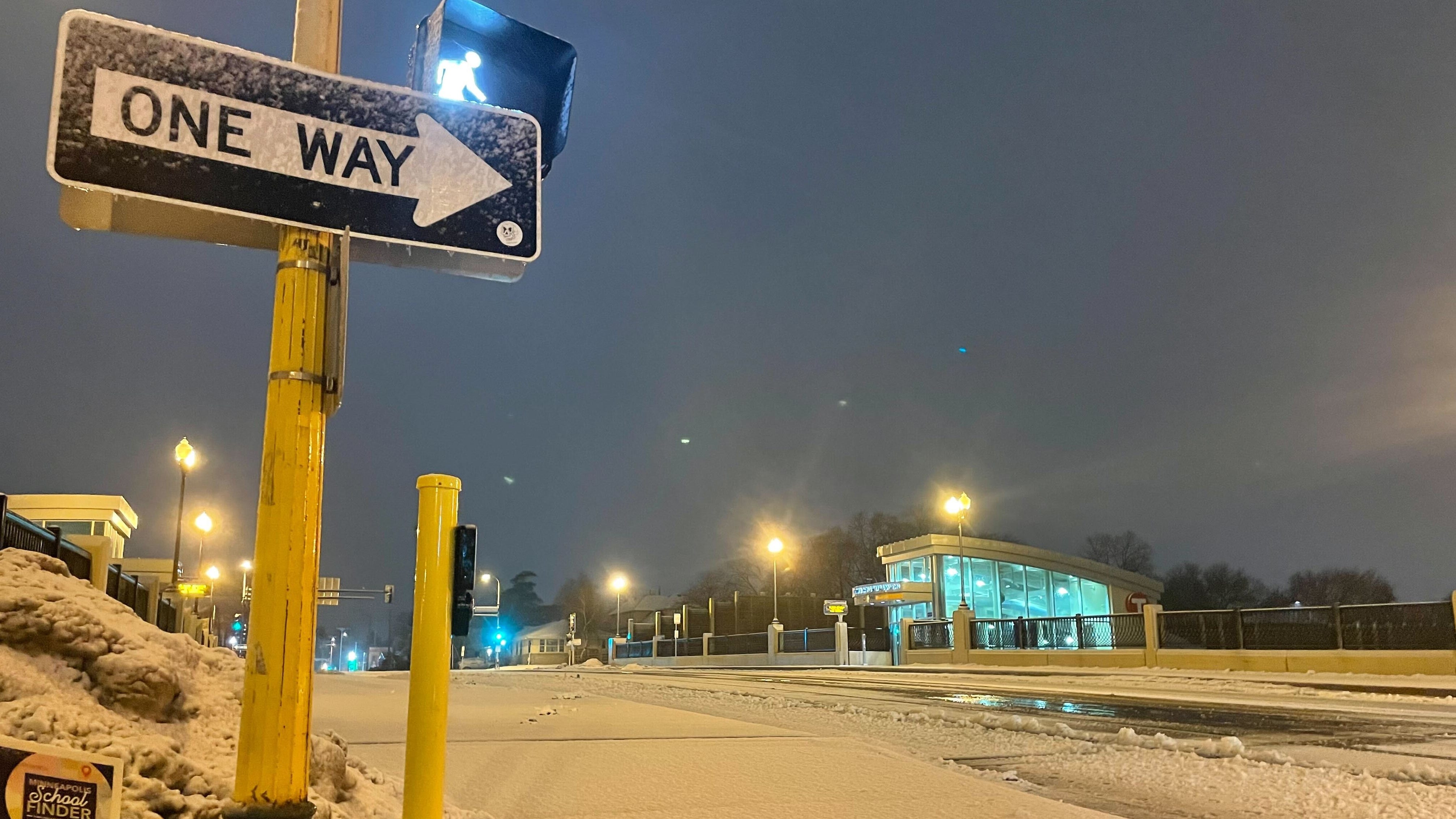 Snow brings slick roads Wednesday morning as more impressive totals expected in the metro Thursday and Friday