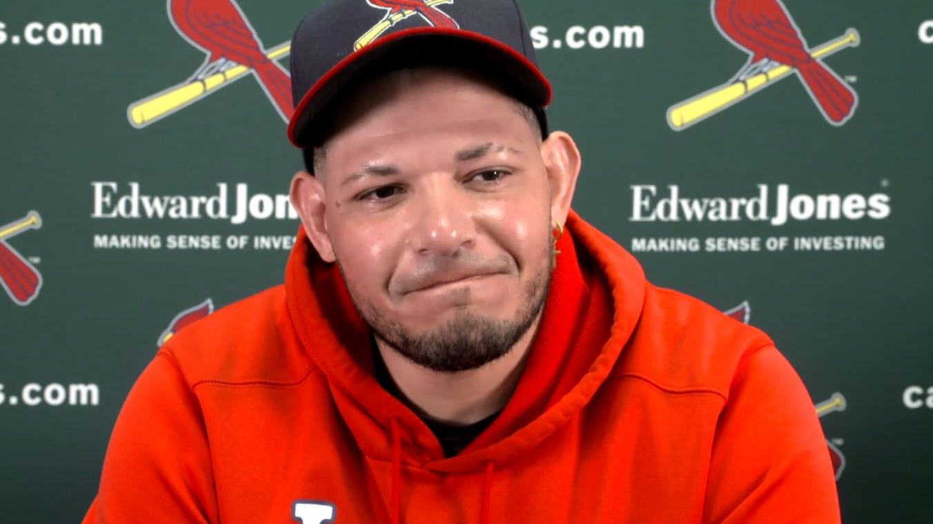 Yadier Molina announces he will retire after 2022 season