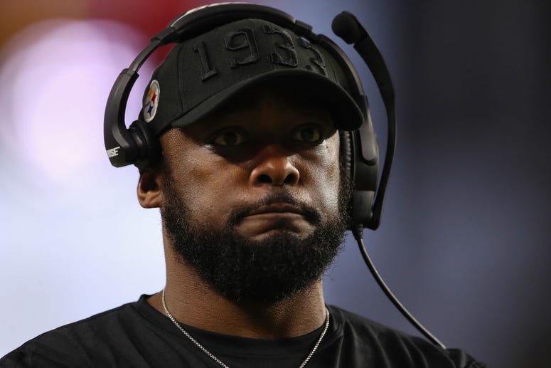Head coach Mike Tomlin of the Pittsburgh Steelers on the sidelines during an NFL game 