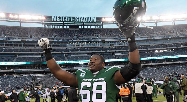 Jets offensive tackle Kelvin Beachum celebrates after the game against the Raiders on Nov. 24, 2019, at MetLife Stadium. 