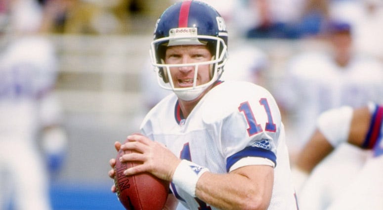 Giants QB Phil Simms looks to pass against the Chicago Bears on Sept. 5, 1993, at Soldier Field. 