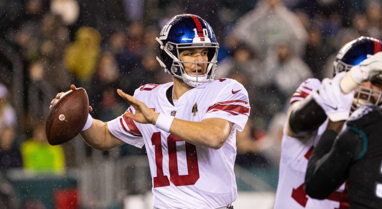 Giants quarterback Eli Manning passes the ball against the Eagles at Lincoln Financial Field Dec 9, 2019; Philadelphia, PA