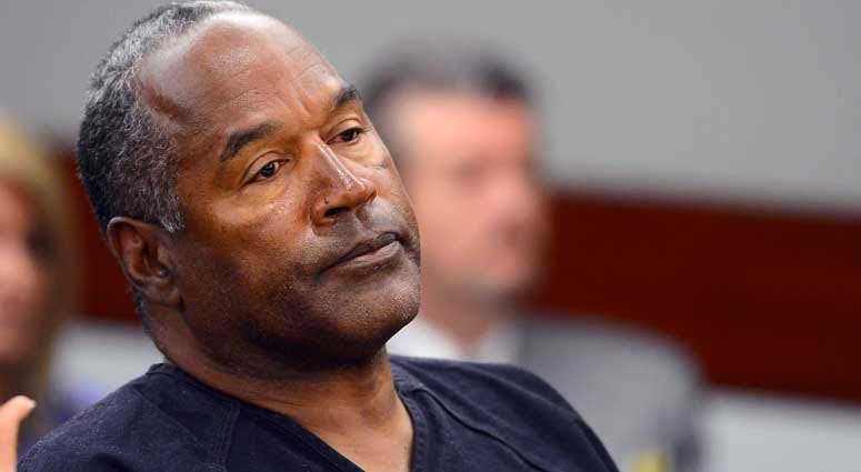 O.J. Simpson watches his former defense attorney Yale Galanter testify during an evidentiary hearing in Clark County District Court on May 17, 2013, in Las Vegas, Nevada. 