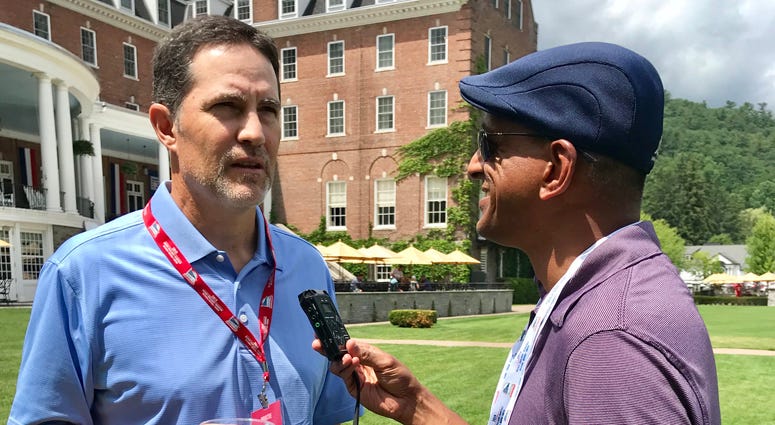 Sweeny Murti with Mike Mussina